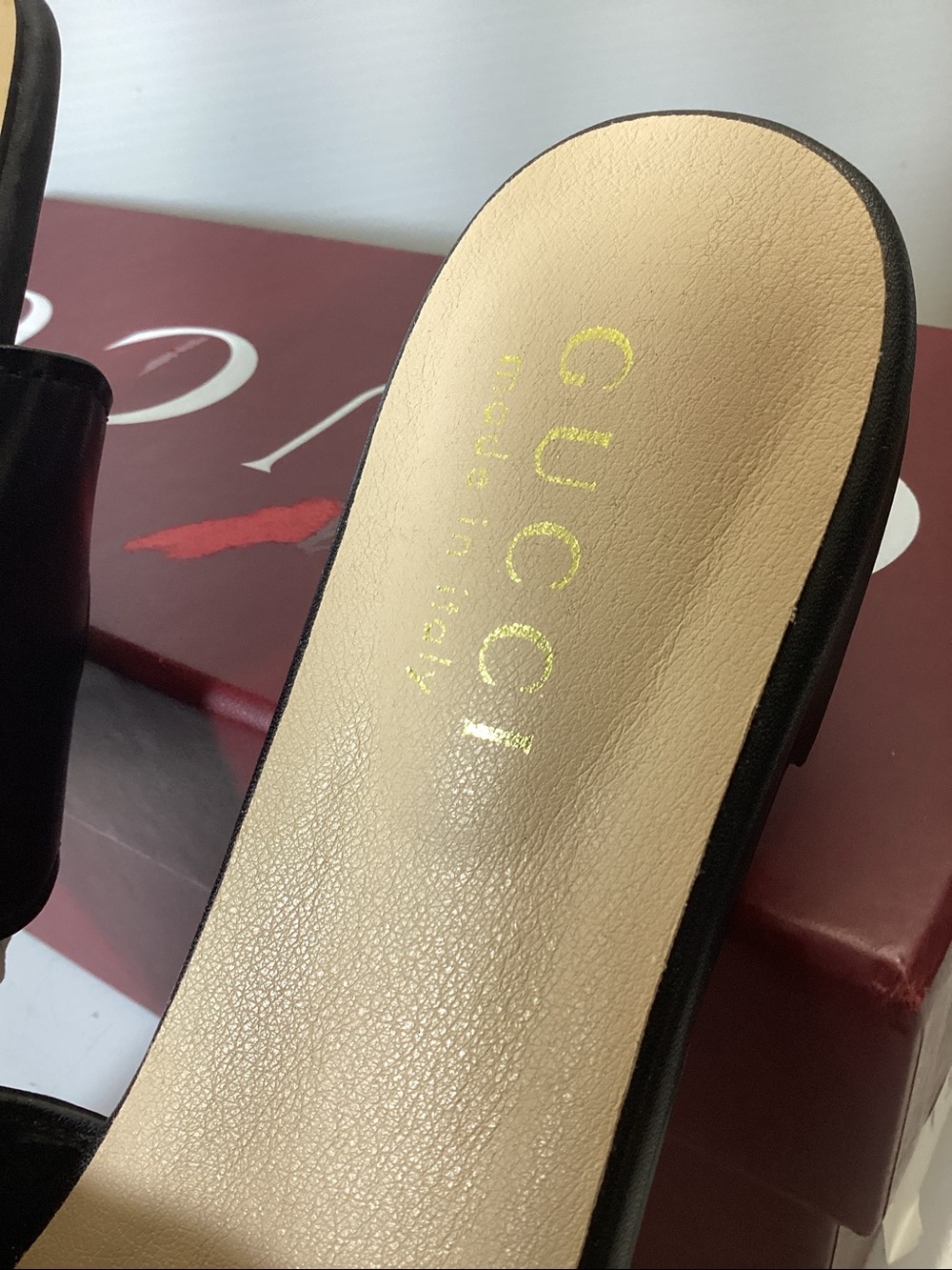 Gucci Black Leather Interlocking-G Slide Sandals - Women - Picture 13 of 14